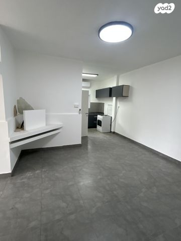 דרך הצנחנים 1