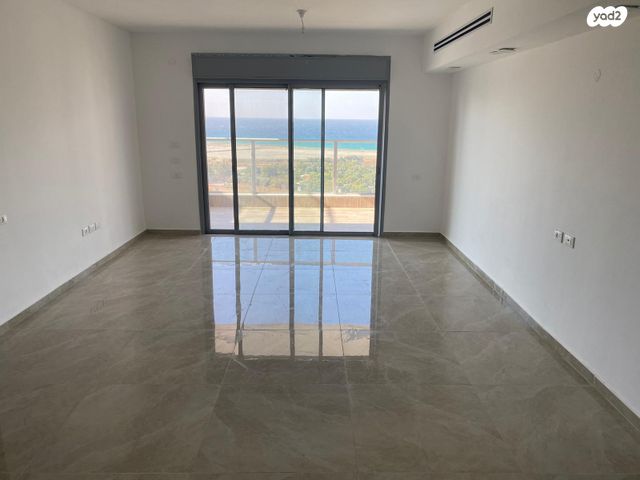 שדרות יצחק שמיר 20