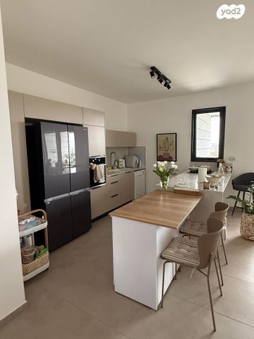 שרה אהרונסון 19