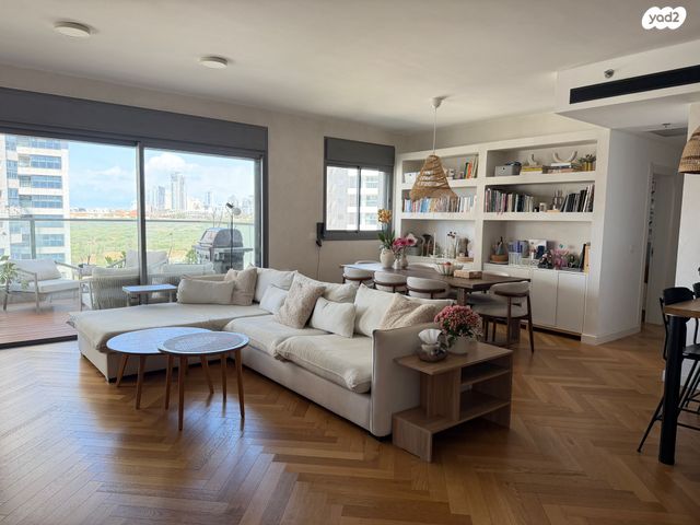 אריק לביא 16