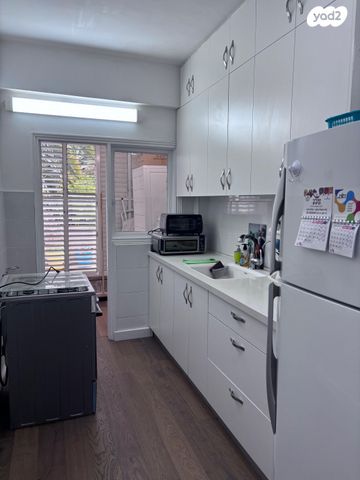 כיכר וייצמן 8