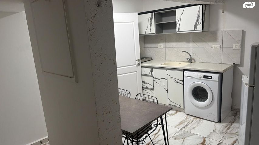 בעל שם טוב 27