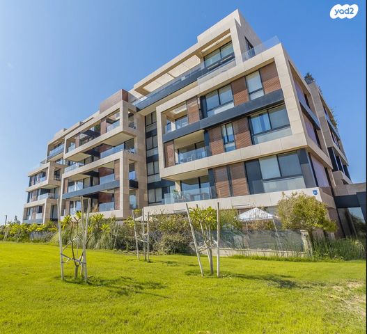 שדרות אבא אבן 25