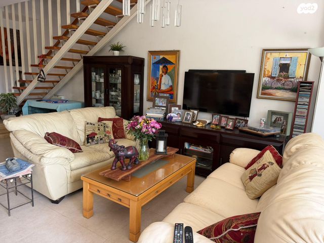 צבי לייבוביץ' 24