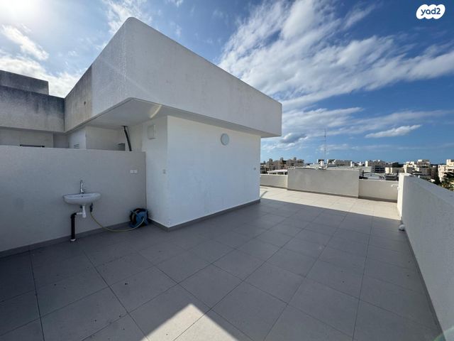 הרצליה הירוקה, נווה עובד