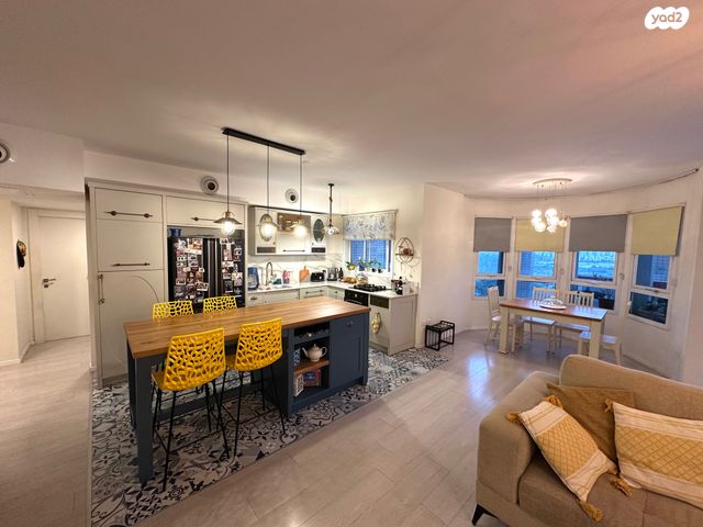 הפרדס הראשון 