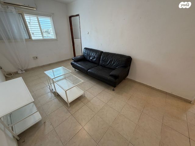 אפרים שריר 18