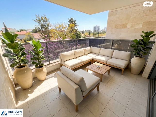 מודעת נכס, הידיד, הזמר העברי, כפר סבא