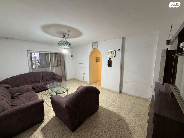 לאה גולדברג 6