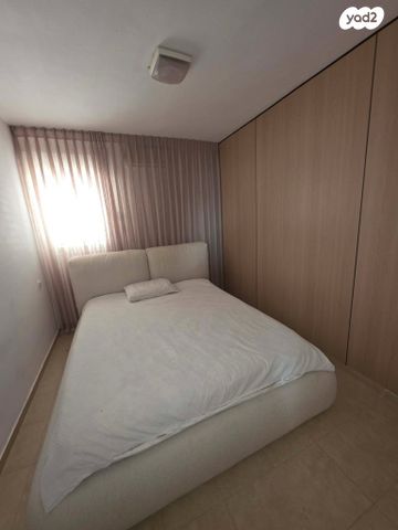 שדרות מונטיפיורי 18