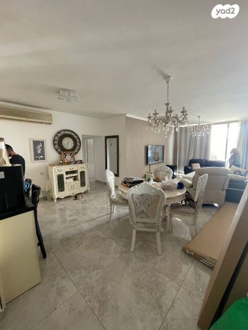 דירה, שעריים, רחובות