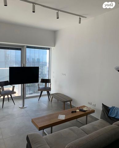 מונטיפיורי, הרכבת