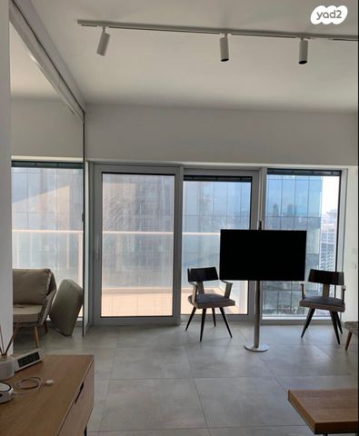 מונטיפיורי, הרכבת