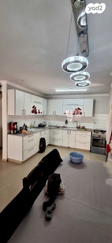 האדמו"ר האמצעי 