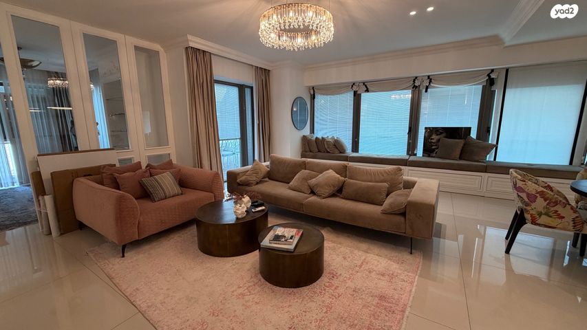 ניסים אלוני 