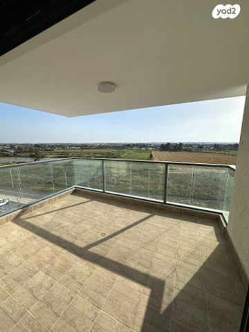 הרב מרדכי אליהו 