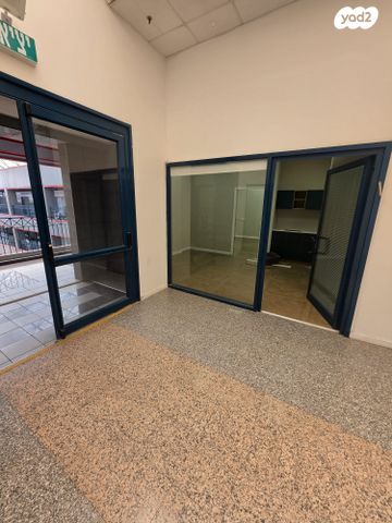 חנויות/ שטח מסחרי, צומת הקריות, חוף שמן, חיפה