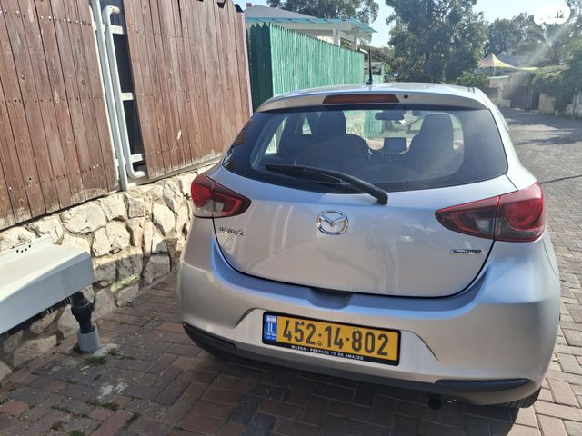 מודעת רכב מאזדה 2