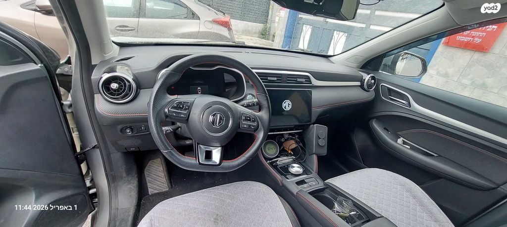 מודעת רכב אם ג'י ZS