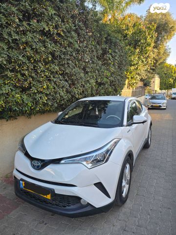 מודעת רכב טויוטה C-HR