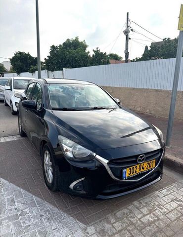 מודעת רכב מאזדה 2