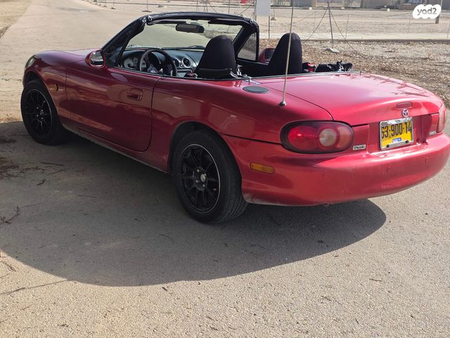 מודעת רכב מאזדה MX-5