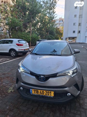 מודעת רכב טויוטה C-HR