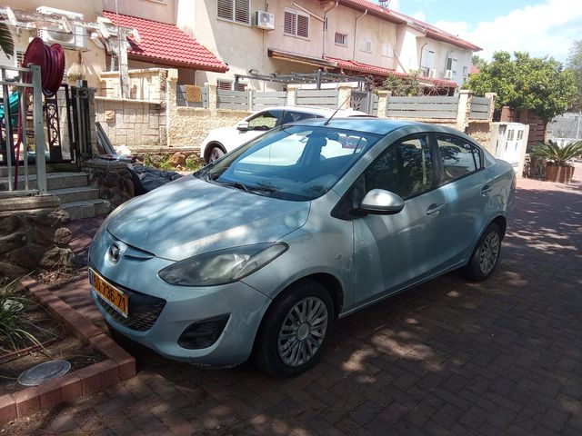 מודעת רכב מאזדה 2