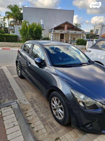 מודעת רכב מאזדה 2