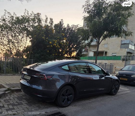 מודעת רכב טסלה מודל 3