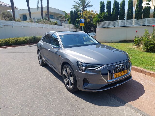 מודעת רכב אאודי E-tron