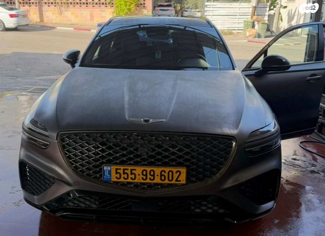 מודעת רכב ג'נסיס GV70