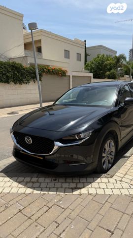 מודעת רכב מאזדה CX-30