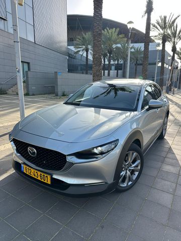 מודעת רכב מאזדה CX-30