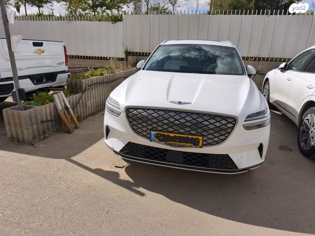 מודעת רכב ג'נסיס GV70