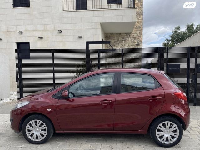 מודעת רכב מאזדה 2