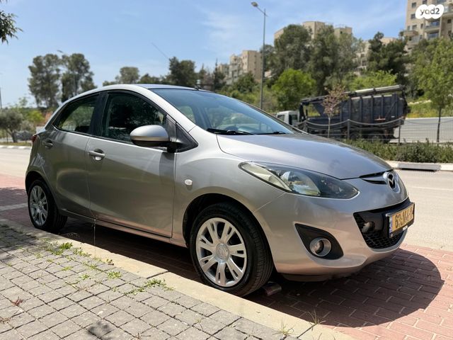 מודעת רכב מאזדה 2