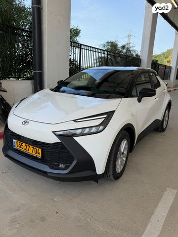 מודעת רכב טויוטה C-HR