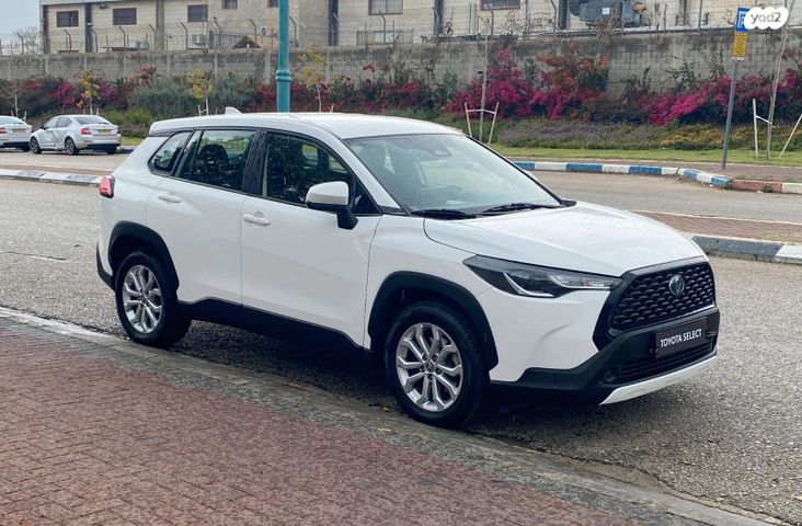 מודעת רכב טויוטה קורולה קרוס