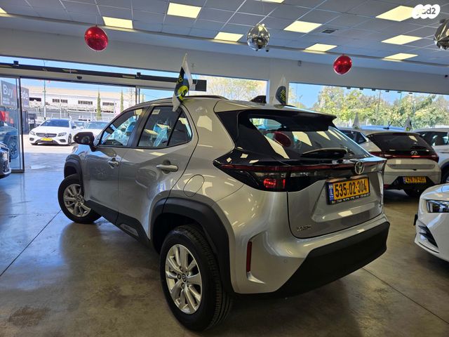 מודעת רכב טויוטה יאריס קרוס 2