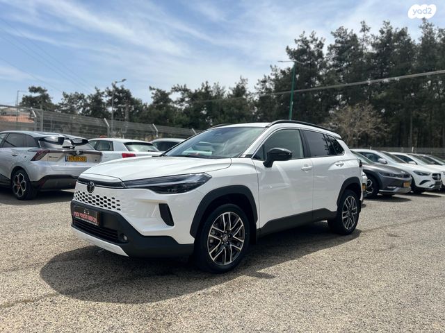 מודעת רכב טויוטה קורולה קרוס