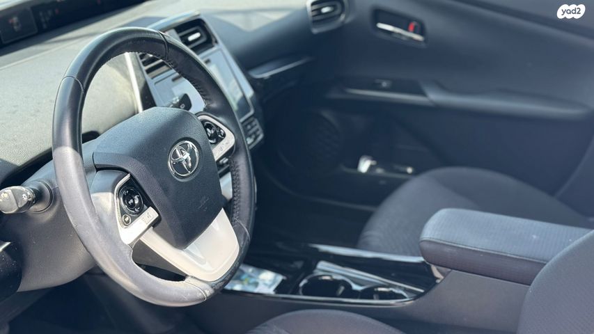 מודעת רכב טויוטה פריוס 1