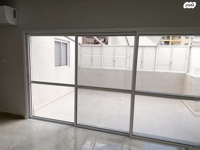 אסתר המלכה 4