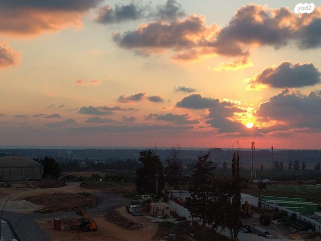 יהודה עמיחי 16