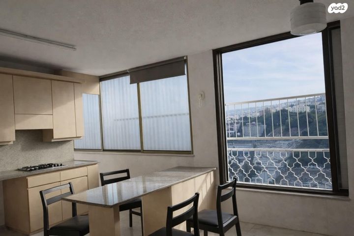 ליאון בלום 18