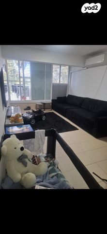 ארבע ארצות 18