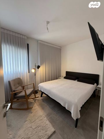 זלמן שניאור 23