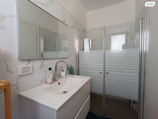 שדרות מנחם בגין 28