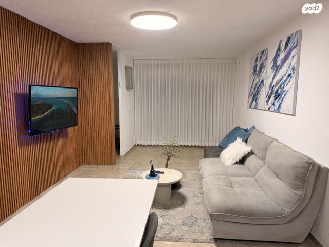 גיורא יוספטל 8