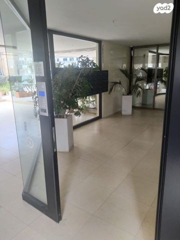 דרך זאב ז'בוטינסקי 22